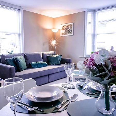 Lord Street - 2 Beautiful Apartments - Sleep Up To 14 Guests - By Rework Accommodation Chester Exteriör bild