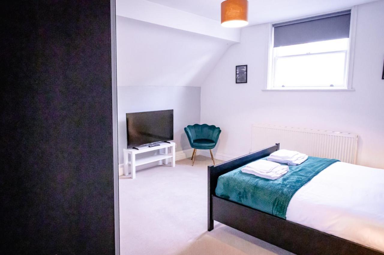Lord Street - 2 Beautiful Apartments - Sleep Up To 14 Guests - By Rework Accommodation Chester Exteriör bild