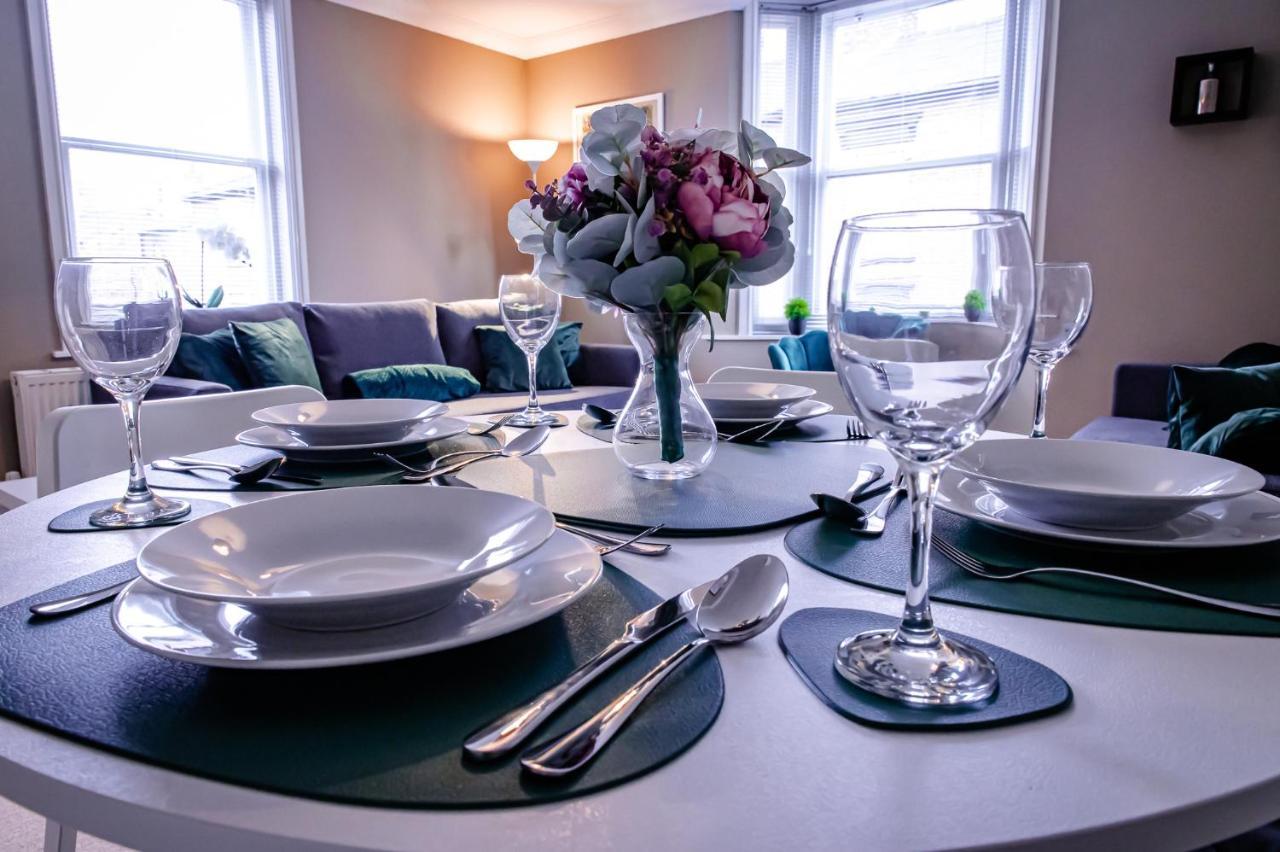 Lord Street - 2 Beautiful Apartments - Sleep Up To 14 Guests - By Rework Accommodation Chester Exteriör bild