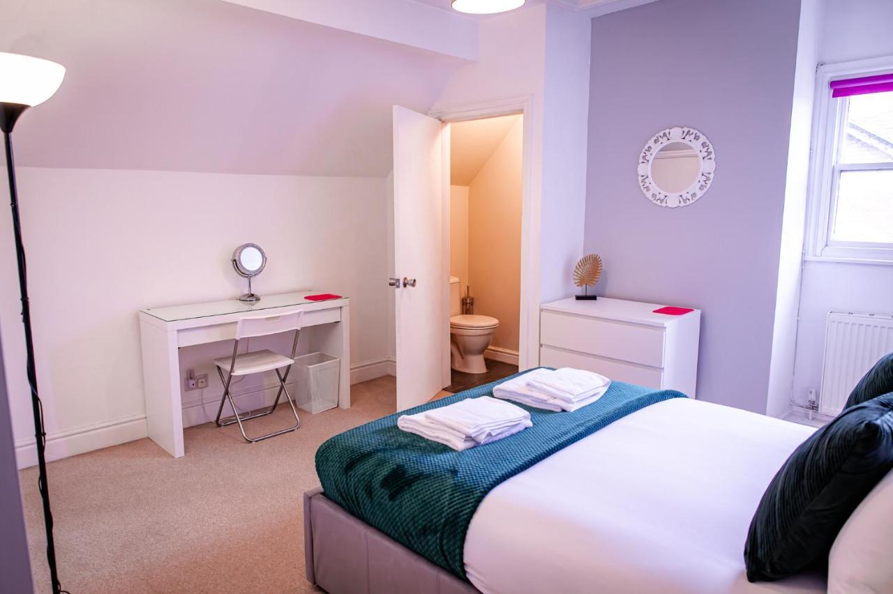 Lord Street - 2 Beautiful Apartments - Sleep Up To 14 Guests - By Rework Accommodation Chester Exteriör bild