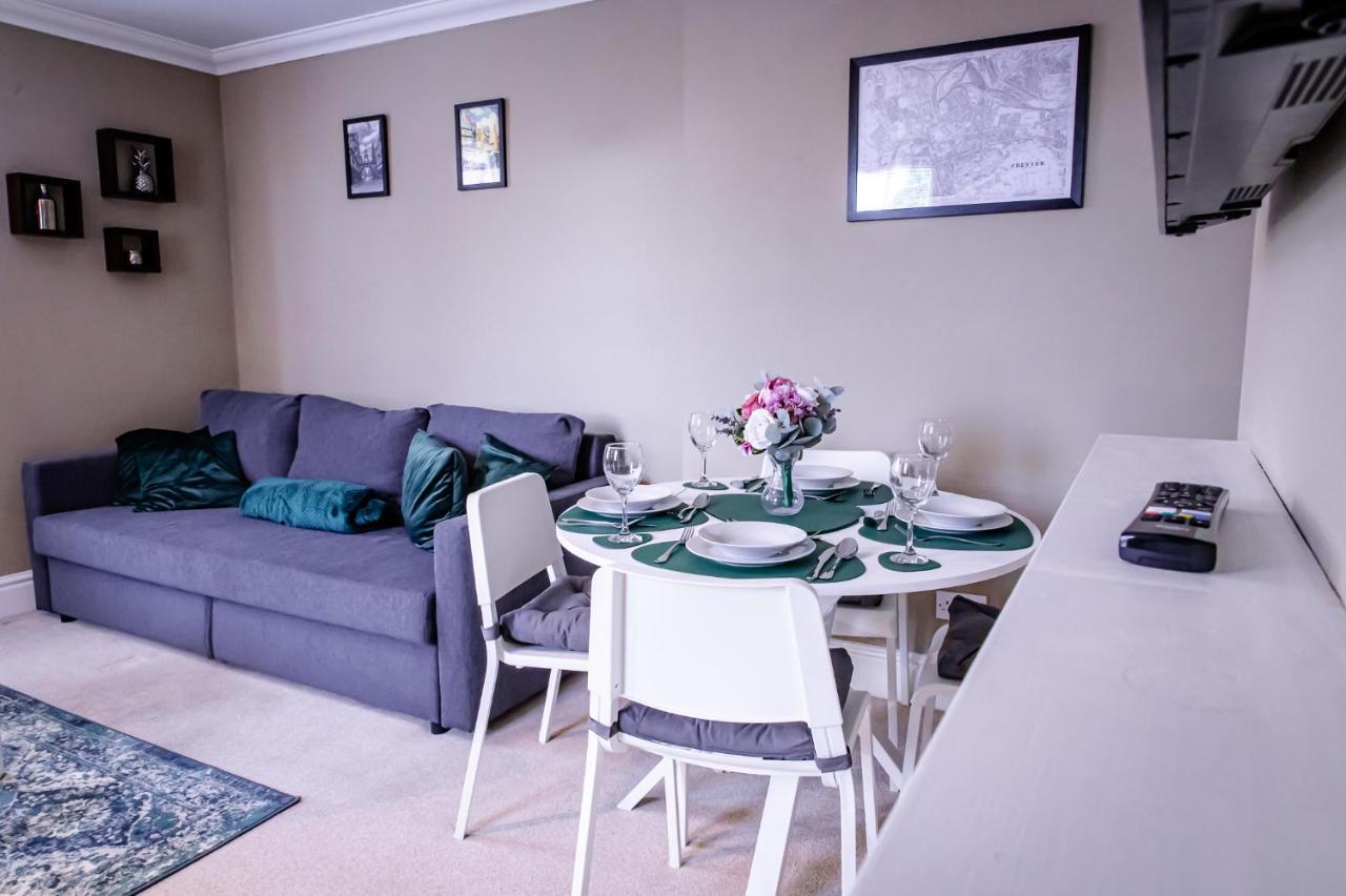 Lord Street - 2 Beautiful Apartments - Sleep Up To 14 Guests - By Rework Accommodation Chester Exteriör bild