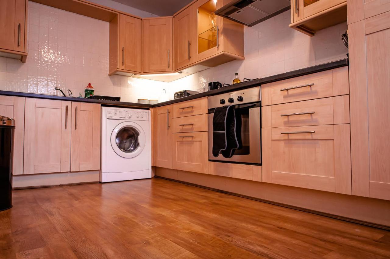 Lord Street - 2 Beautiful Apartments - Sleep Up To 14 Guests - By Rework Accommodation Chester Exteriör bild