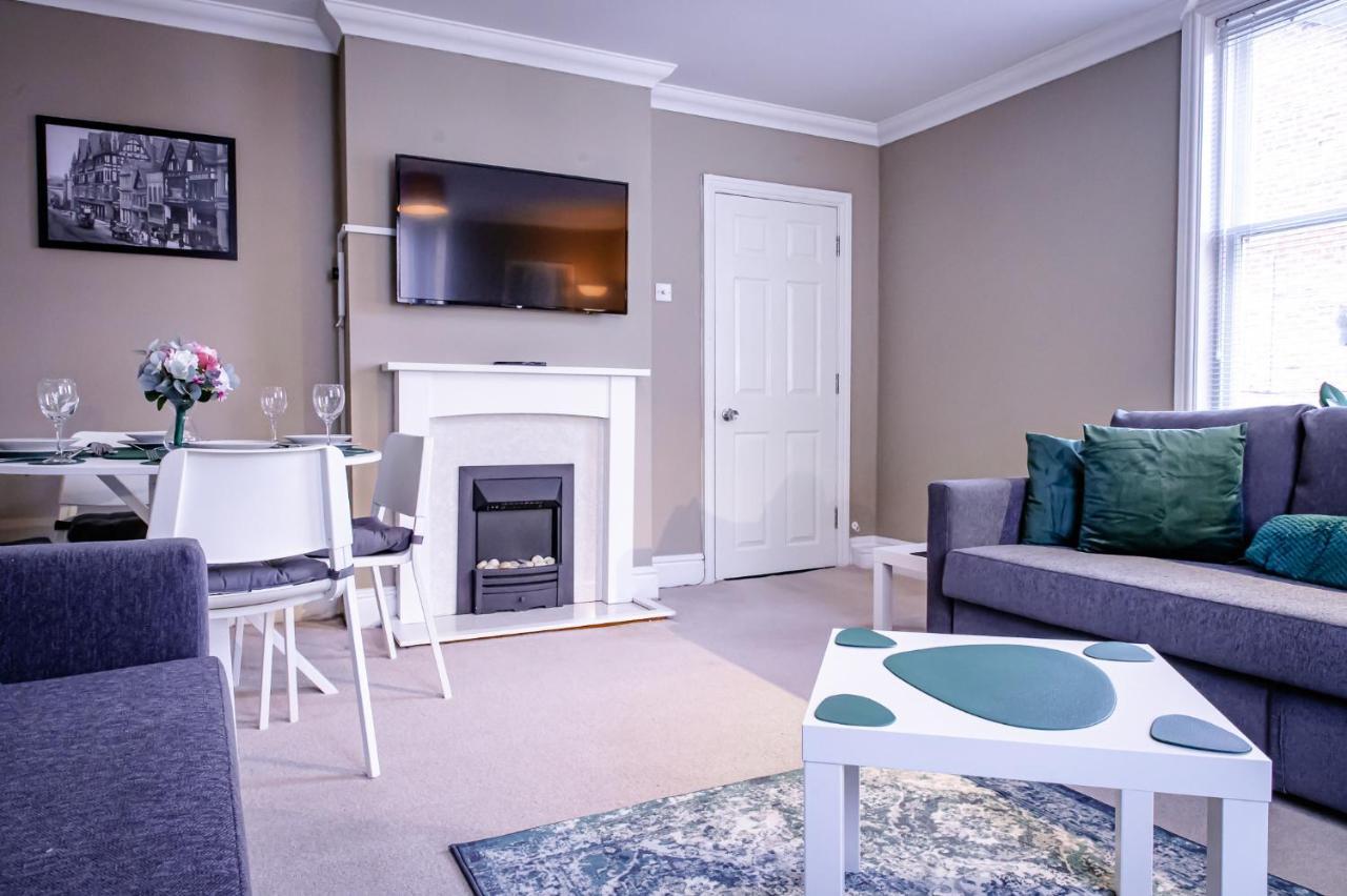Lord Street - 2 Beautiful Apartments - Sleep Up To 14 Guests - By Rework Accommodation Chester Exteriör bild
