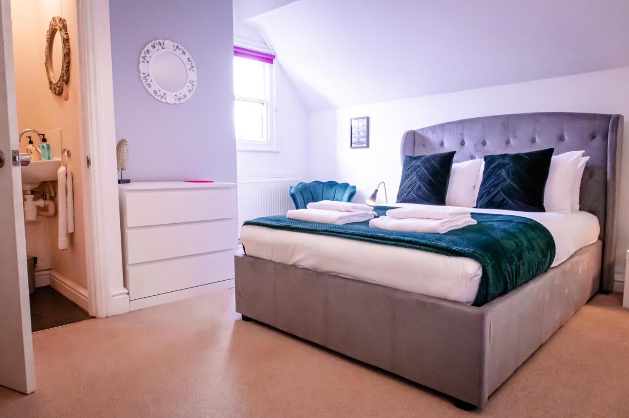 Lord Street - 2 Beautiful Apartments - Sleep Up To 14 Guests - By Rework Accommodation Chester Exteriör bild