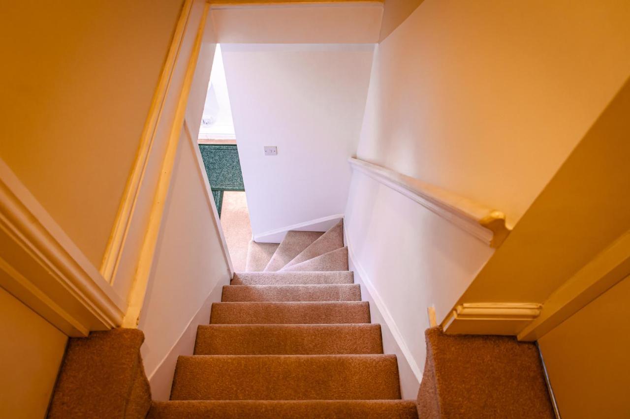 Lord Street - 2 Beautiful Apartments - Sleep Up To 14 Guests - By Rework Accommodation Chester Exteriör bild
