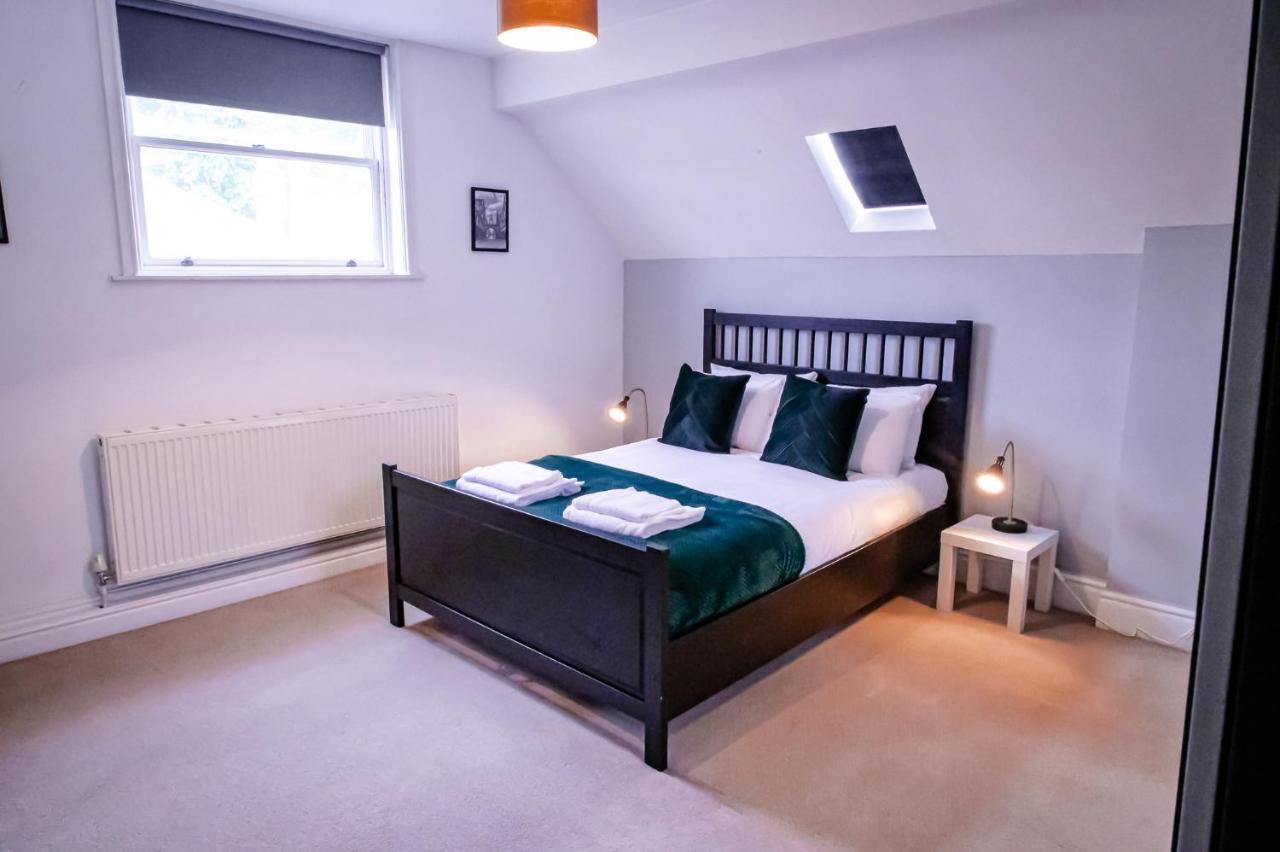 Lord Street - 2 Beautiful Apartments - Sleep Up To 14 Guests - By Rework Accommodation Chester Exteriör bild