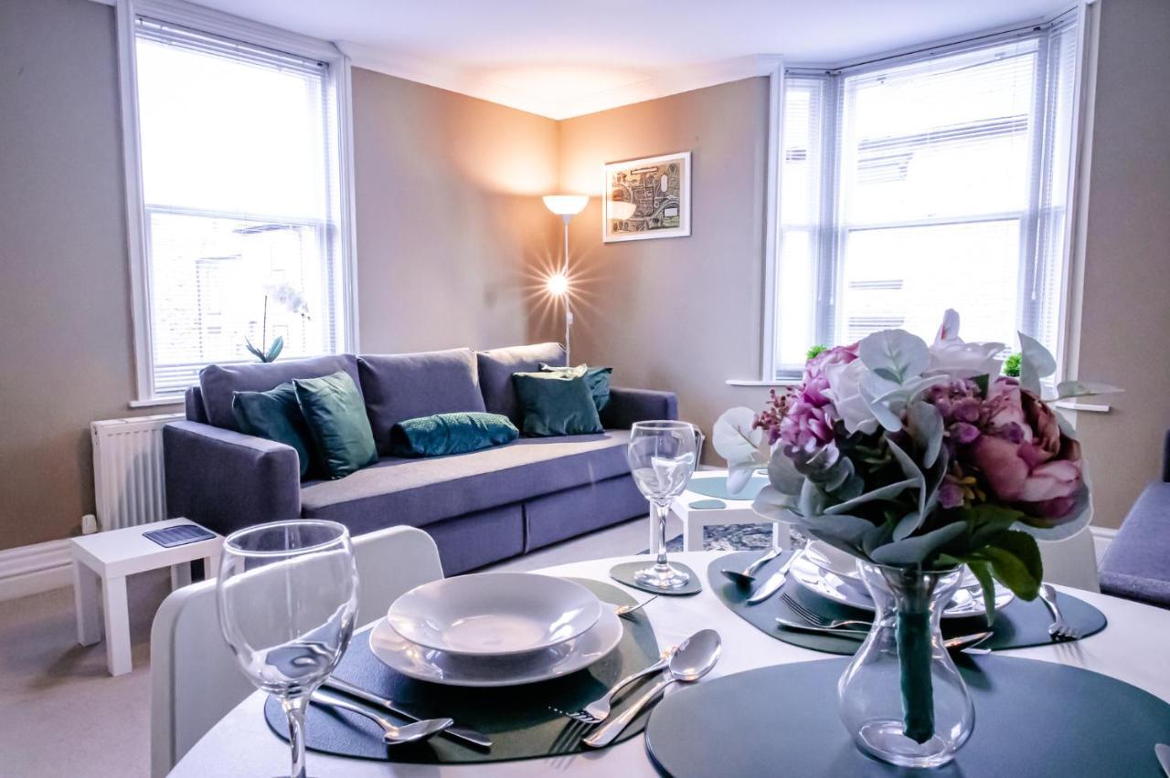 Lord Street - 2 Beautiful Apartments - Sleep Up To 14 Guests - By Rework Accommodation Chester Exteriör bild