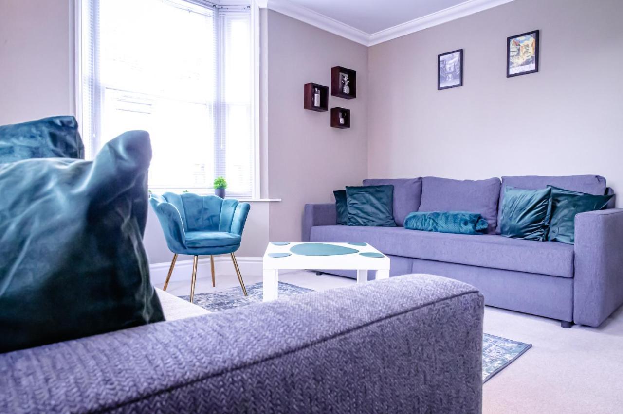 Lord Street - 2 Beautiful Apartments - Sleep Up To 14 Guests - By Rework Accommodation Chester Exteriör bild