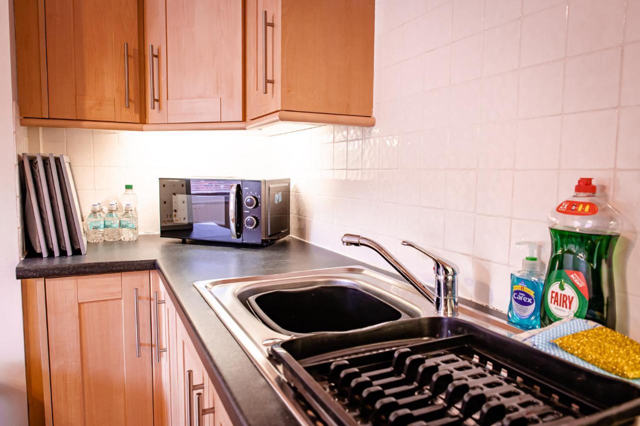 Lord Street - 2 Beautiful Apartments - Sleep Up To 14 Guests - By Rework Accommodation Chester Exteriör bild
