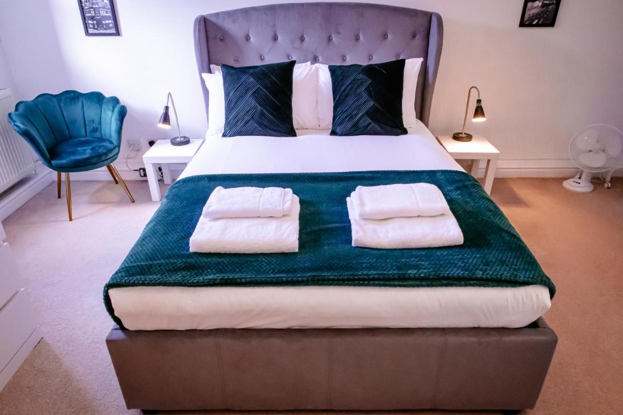 Lord Street - 2 Beautiful Apartments - Sleep Up To 14 Guests - By Rework Accommodation Chester Exteriör bild