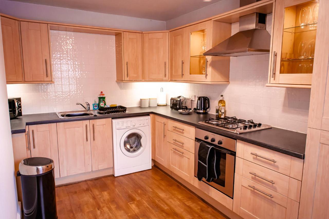 Lord Street - 2 Beautiful Apartments - Sleep Up To 14 Guests - By Rework Accommodation Chester Exteriör bild