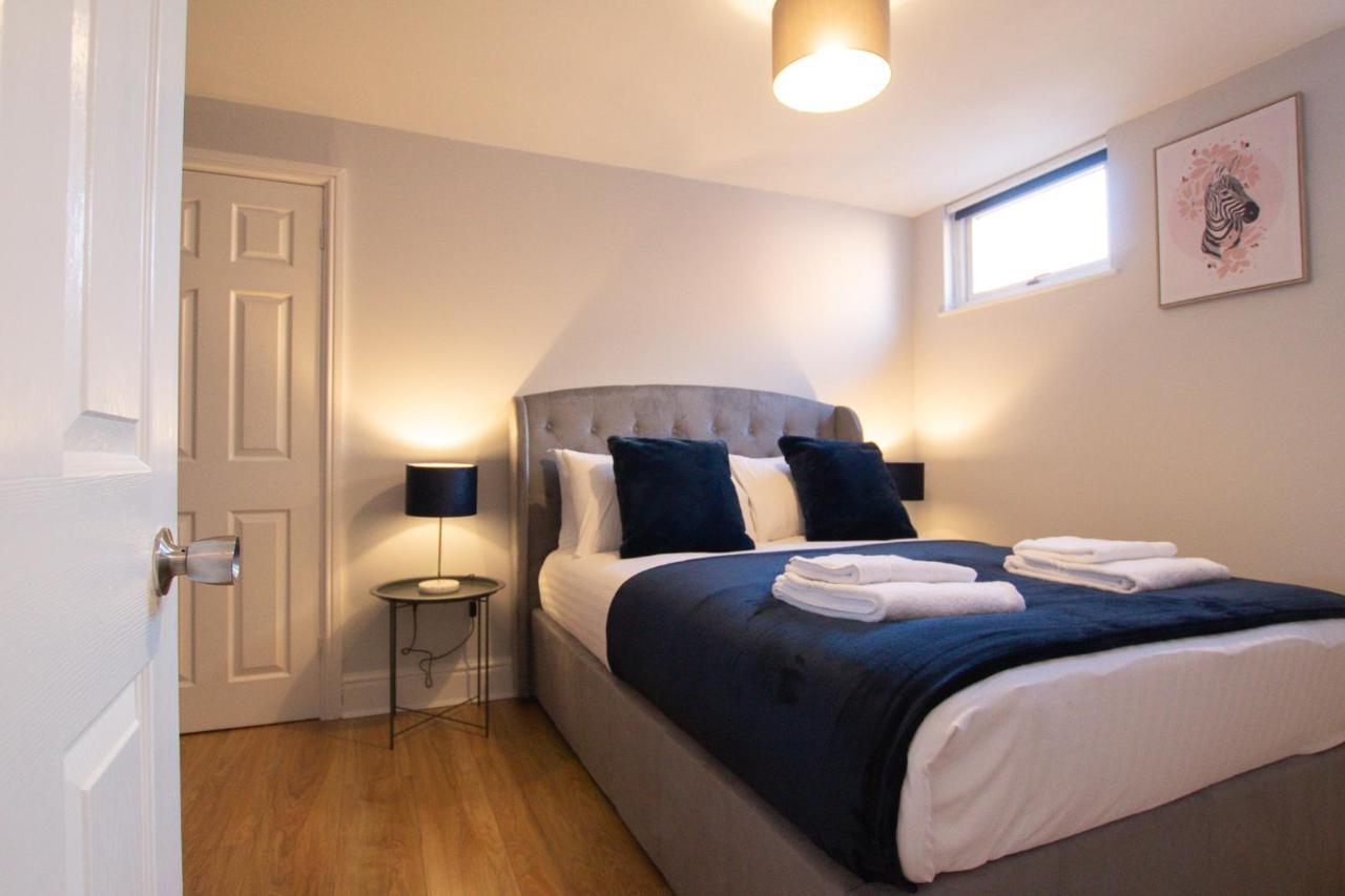 Lord Street - 2 Beautiful Apartments - Sleep Up To 14 Guests - By Rework Accommodation Chester Exteriör bild