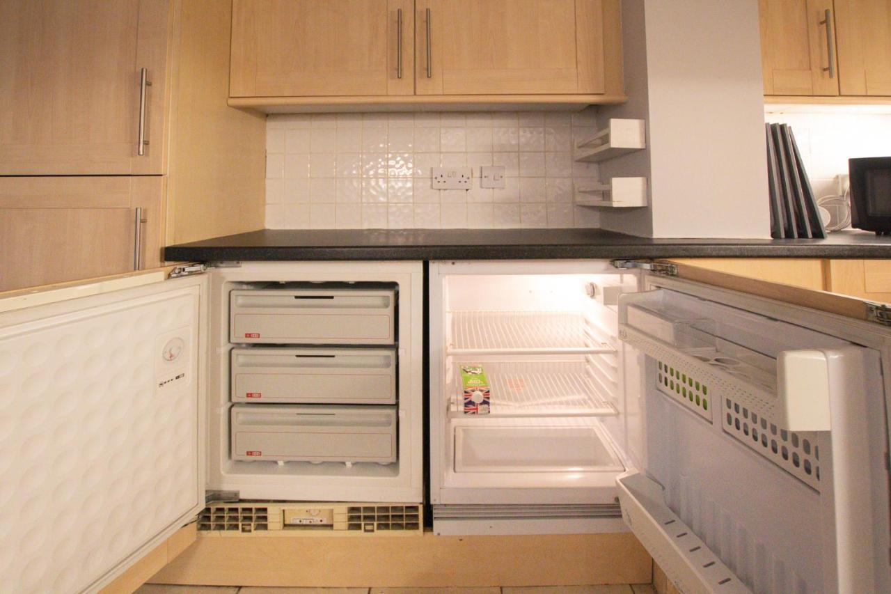 Lord Street - 2 Beautiful Apartments - Sleep Up To 14 Guests - By Rework Accommodation Chester Exteriör bild