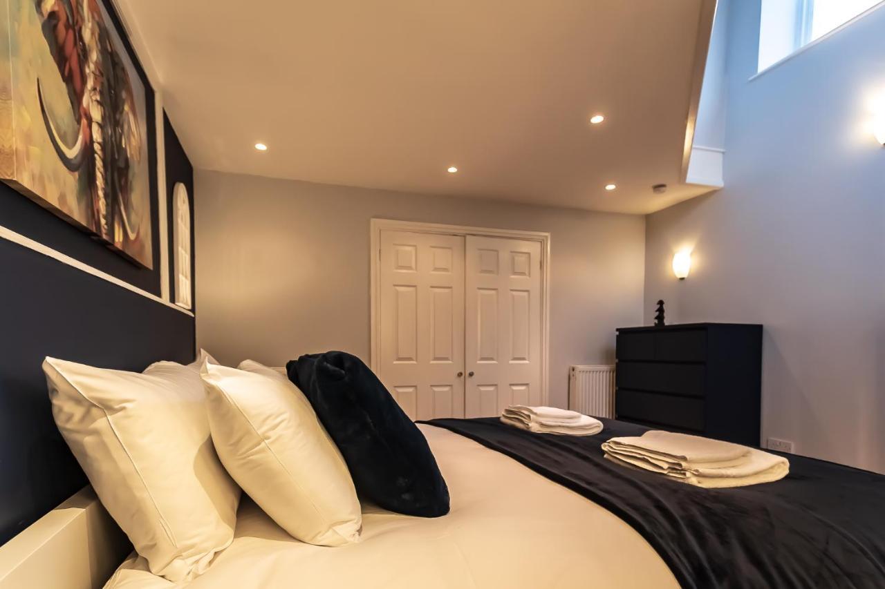 Lord Street - 2 Beautiful Apartments - Sleep Up To 14 Guests - By Rework Accommodation Chester Exteriör bild