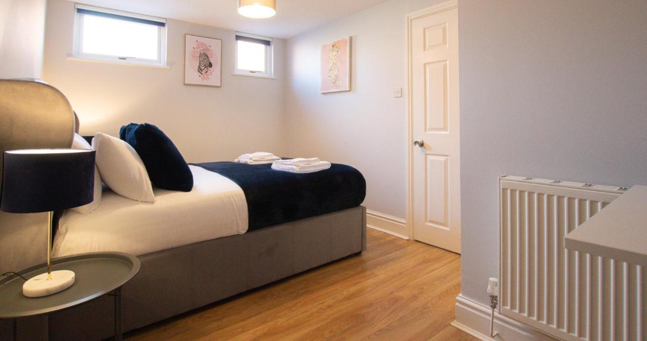 Lord Street - 2 Beautiful Apartments - Sleep Up To 14 Guests - By Rework Accommodation Chester Exteriör bild