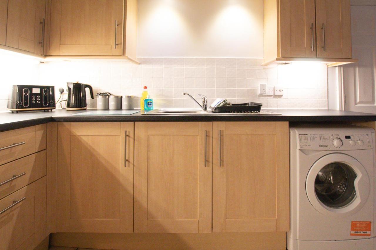 Lord Street - 2 Beautiful Apartments - Sleep Up To 14 Guests - By Rework Accommodation Chester Exteriör bild