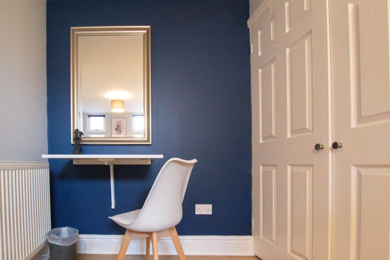 Lord Street - 2 Beautiful Apartments - Sleep Up To 14 Guests - By Rework Accommodation Chester Exteriör bild