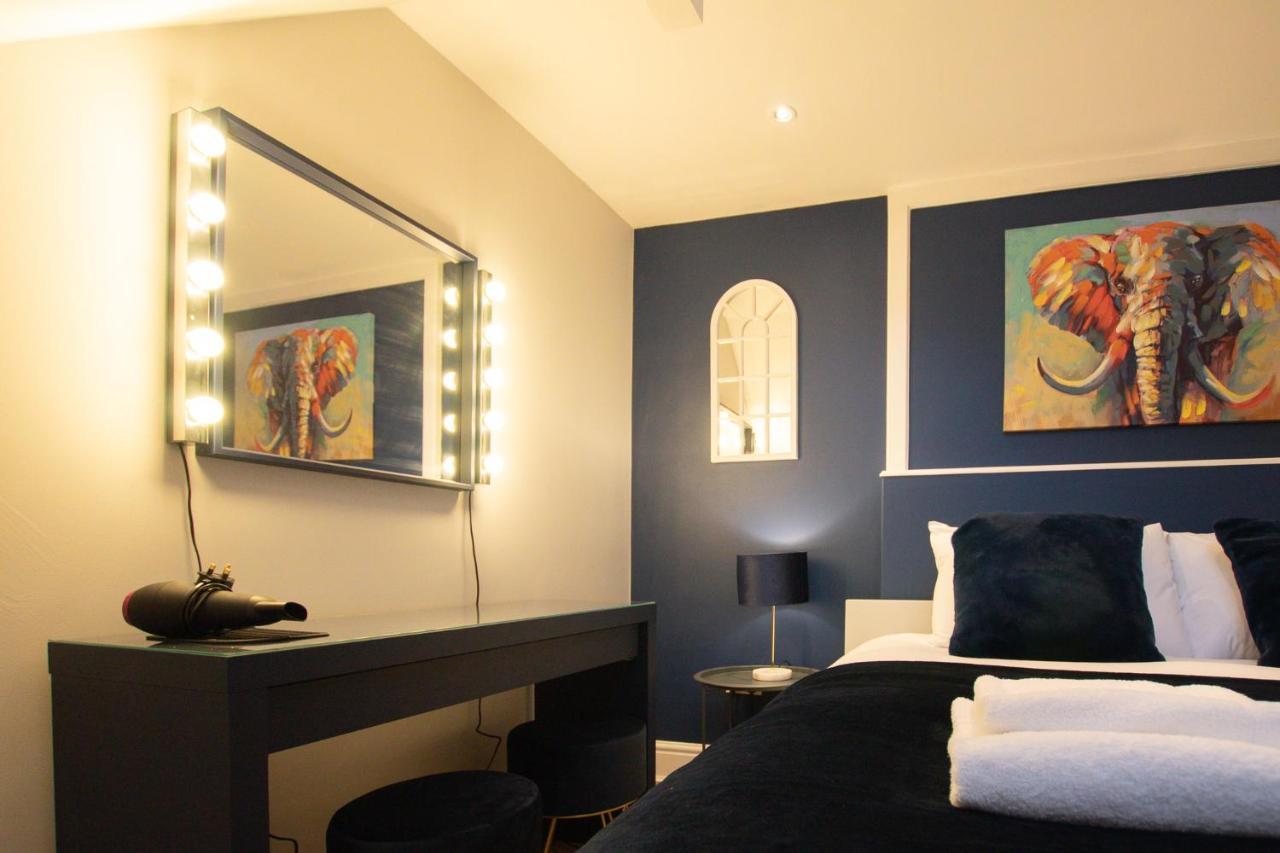 Lord Street - 2 Beautiful Apartments - Sleep Up To 14 Guests - By Rework Accommodation Chester Exteriör bild
