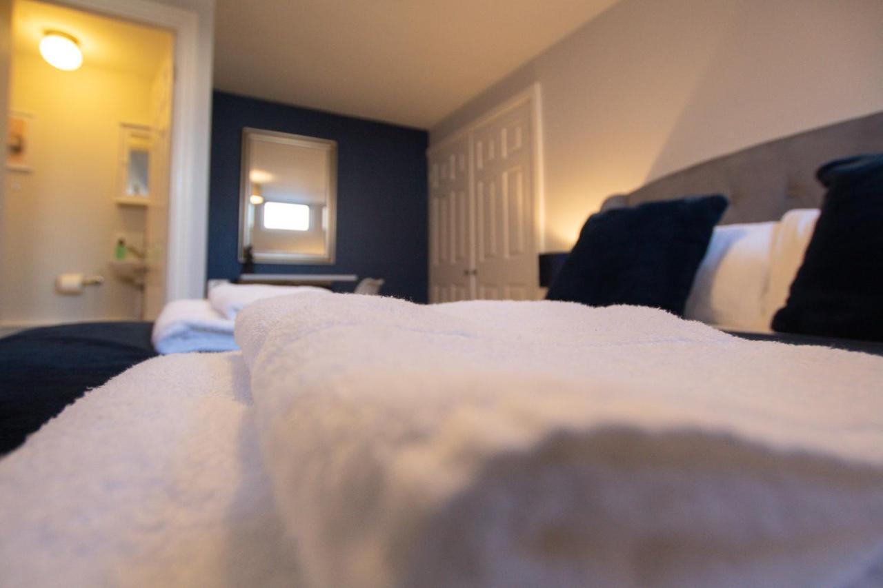 Lord Street - 2 Beautiful Apartments - Sleep Up To 14 Guests - By Rework Accommodation Chester Exteriör bild