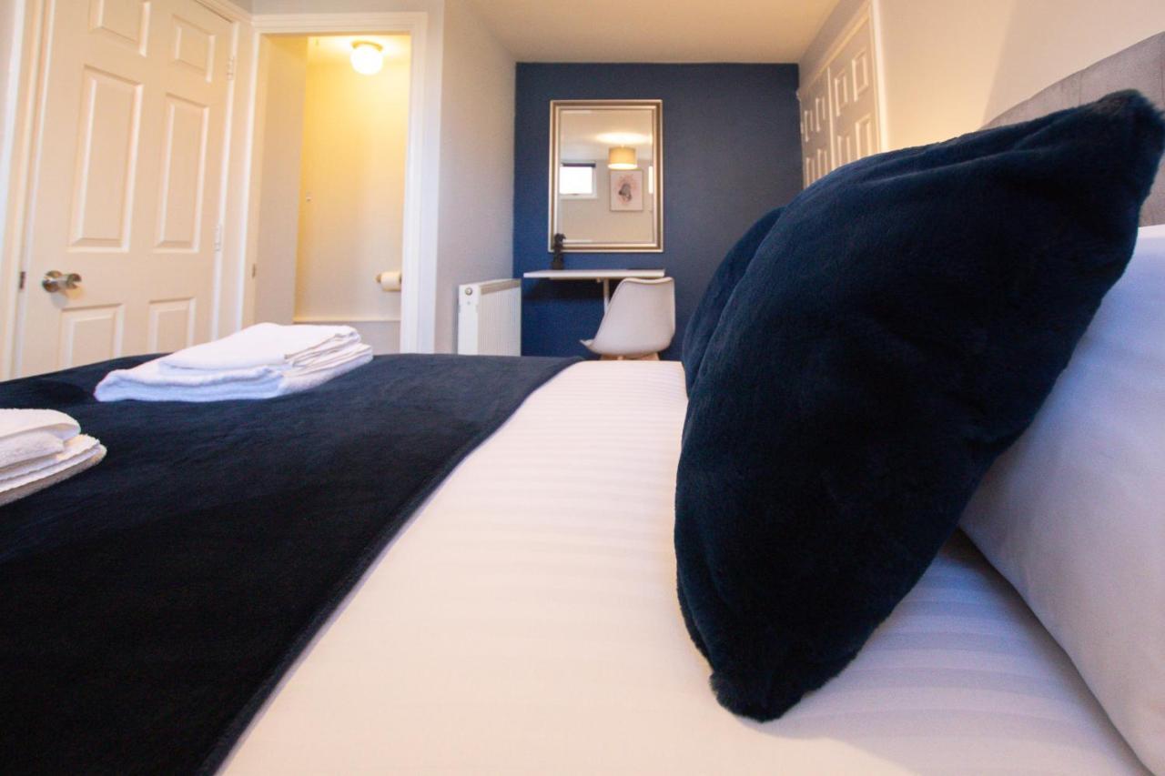 Lord Street - 2 Beautiful Apartments - Sleep Up To 14 Guests - By Rework Accommodation Chester Exteriör bild