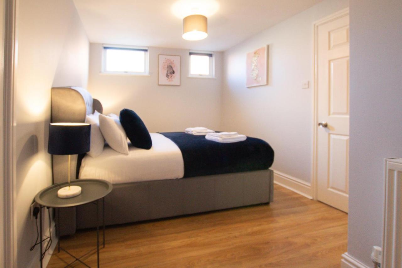 Lord Street - 2 Beautiful Apartments - Sleep Up To 14 Guests - By Rework Accommodation Chester Exteriör bild