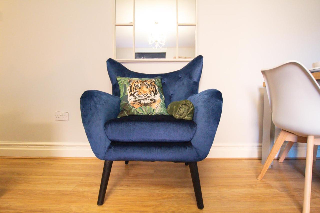Lord Street - 2 Beautiful Apartments - Sleep Up To 14 Guests - By Rework Accommodation Chester Exteriör bild