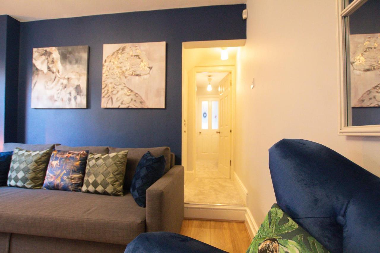 Lord Street - 2 Beautiful Apartments - Sleep Up To 14 Guests - By Rework Accommodation Chester Exteriör bild
