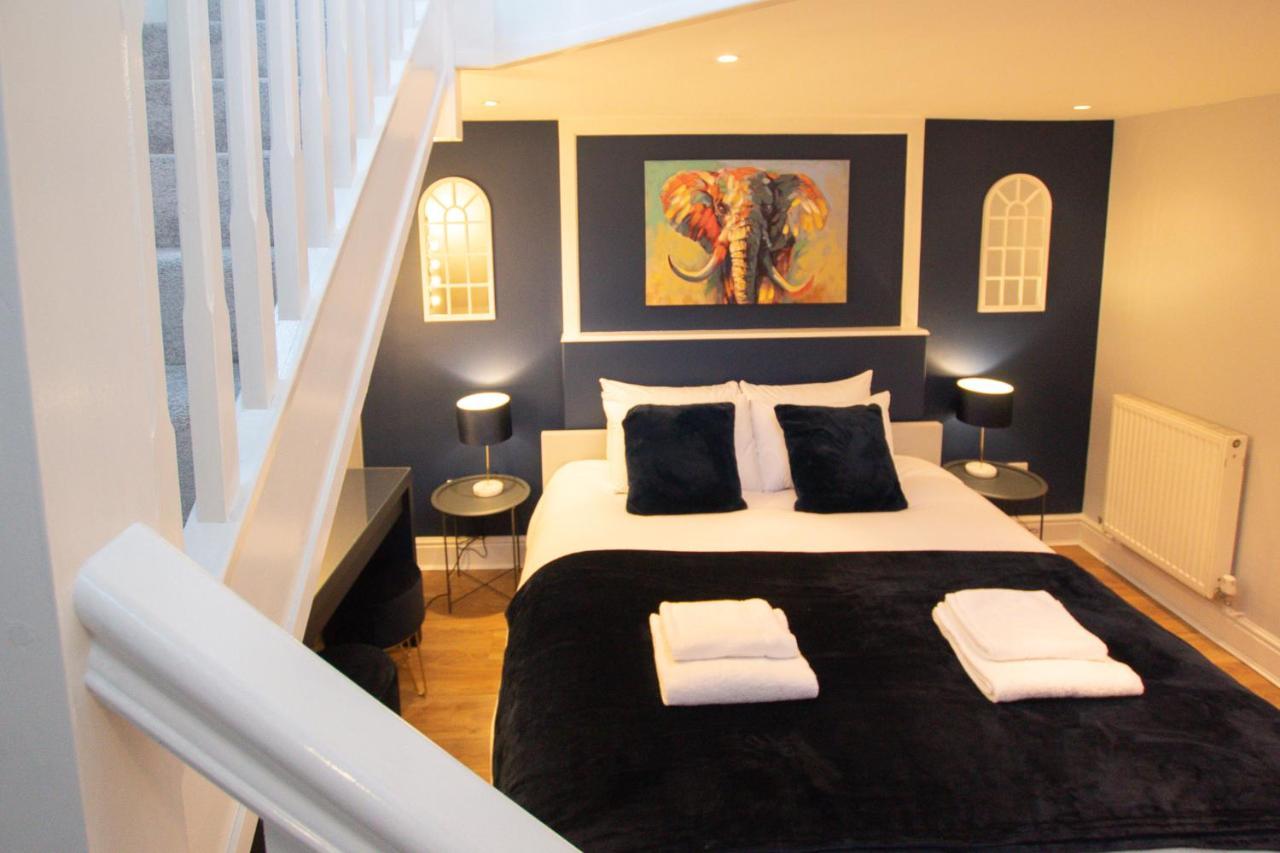 Lord Street - 2 Beautiful Apartments - Sleep Up To 14 Guests - By Rework Accommodation Chester Exteriör bild