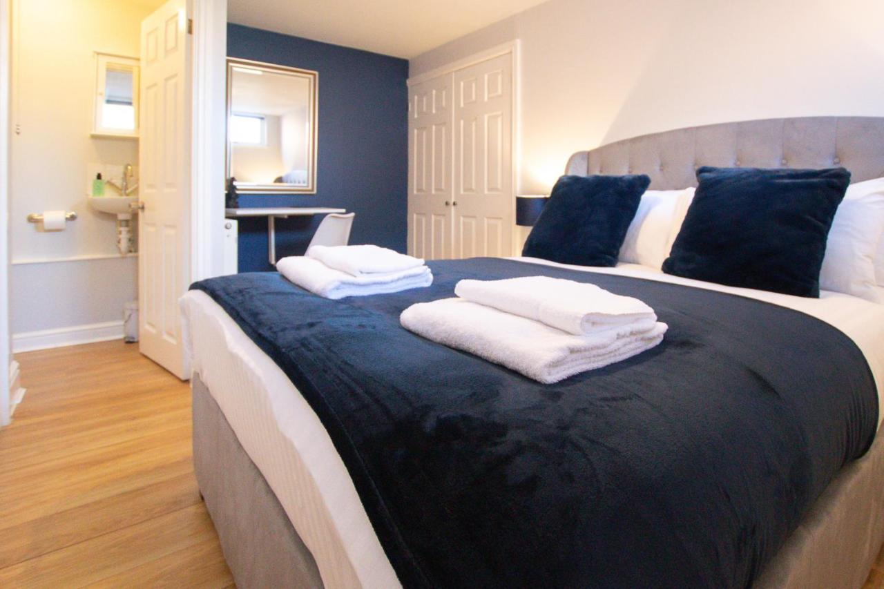 Lord Street - 2 Beautiful Apartments - Sleep Up To 14 Guests - By Rework Accommodation Chester Exteriör bild