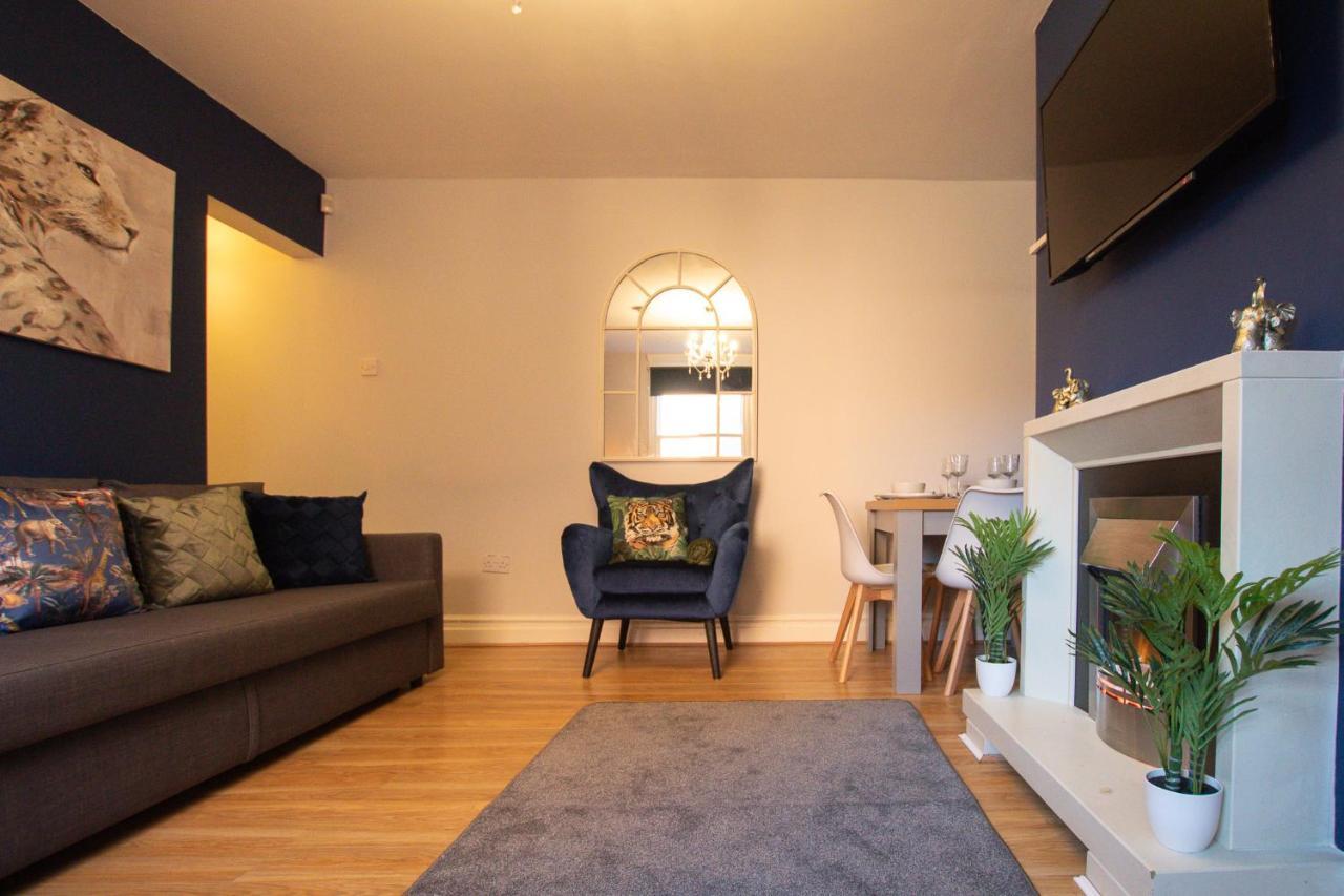 Lord Street - 2 Beautiful Apartments - Sleep Up To 14 Guests - By Rework Accommodation Chester Exteriör bild