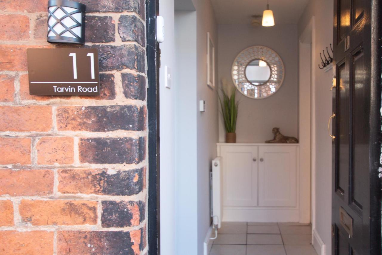 Lord Street - 2 Beautiful Apartments - Sleep Up To 14 Guests - By Rework Accommodation Chester Exteriör bild
