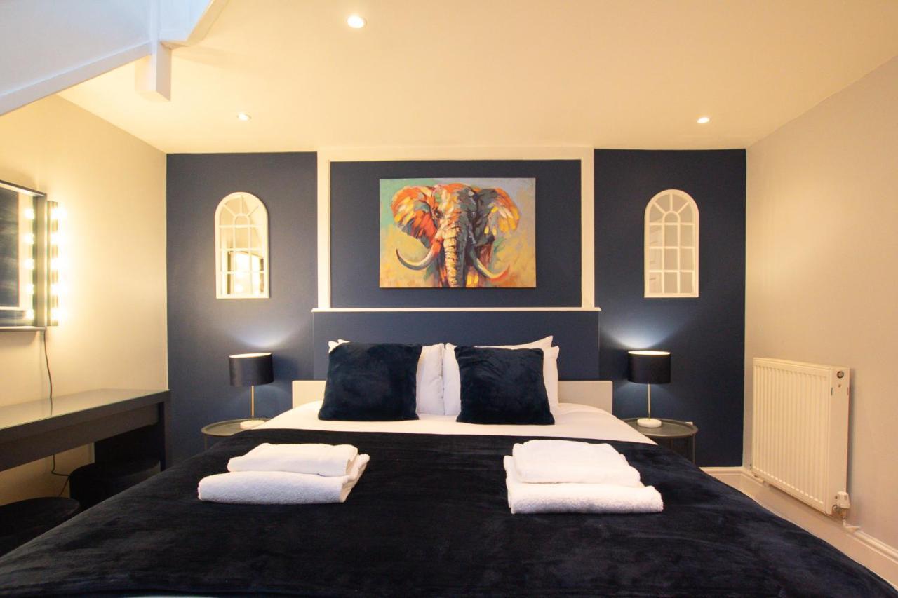 Lord Street - 2 Beautiful Apartments - Sleep Up To 14 Guests - By Rework Accommodation Chester Exteriör bild