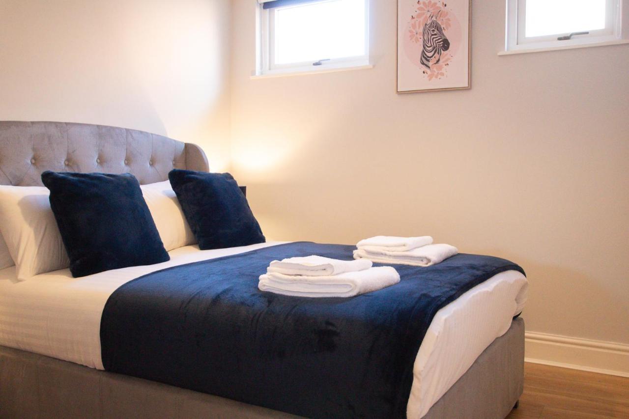 Lord Street - 2 Beautiful Apartments - Sleep Up To 14 Guests - By Rework Accommodation Chester Exteriör bild