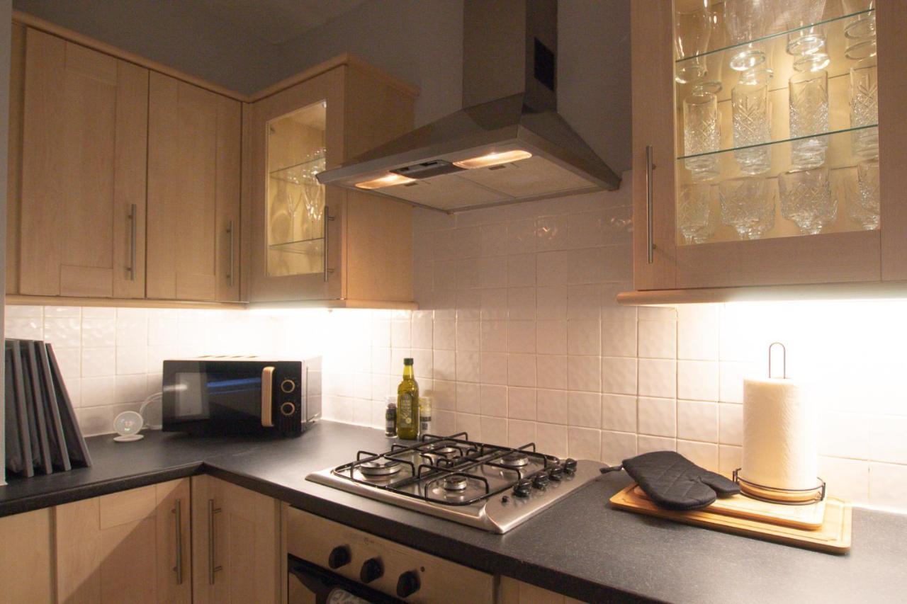 Lord Street - 2 Beautiful Apartments - Sleep Up To 14 Guests - By Rework Accommodation Chester Exteriör bild
