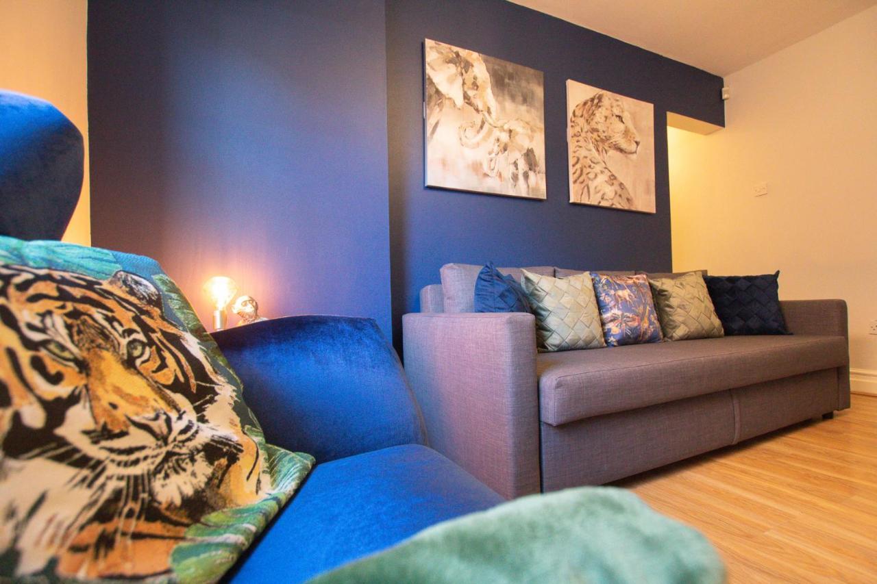 Lord Street - 2 Beautiful Apartments - Sleep Up To 14 Guests - By Rework Accommodation Chester Exteriör bild